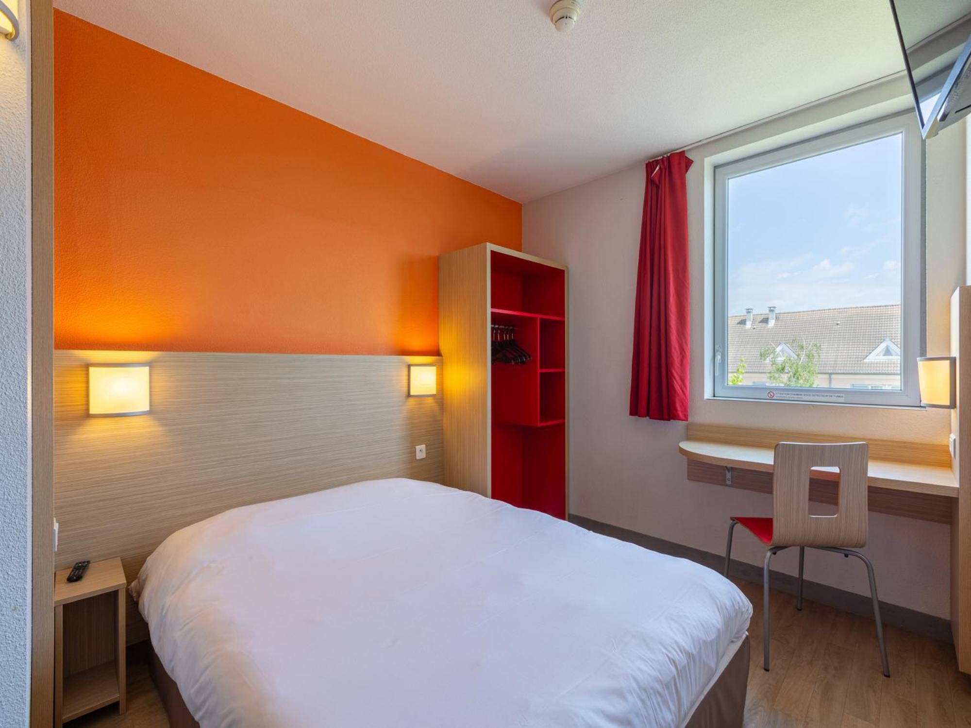 Première Classe Chartres Sud - 2* Barjouville